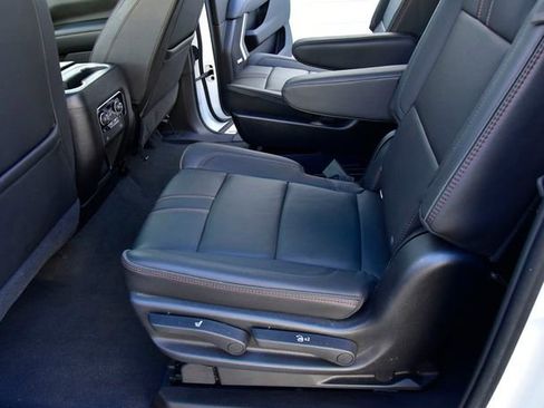 Used 2021 Chevrolet Suburban RST w/ Luxury Package image 17