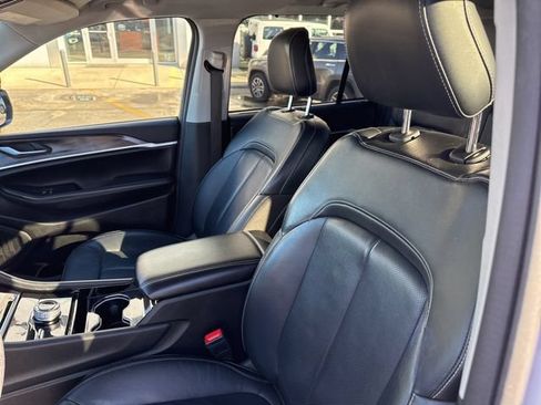 Certified 2023 Jeep Grand Cherokee Limited w/ Luxury Tech Group II AWD/4WD image 21