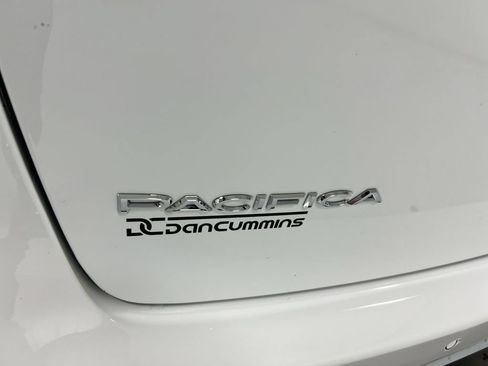 New 2026 Chrysler Pacifica Select AWD/4WD image 27