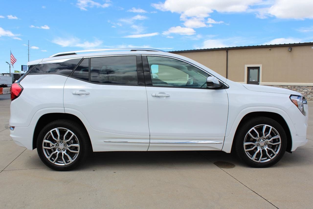 Used 2024 GMC Terrain Denali w/ Denali Premium Package AWD/4WD image 35