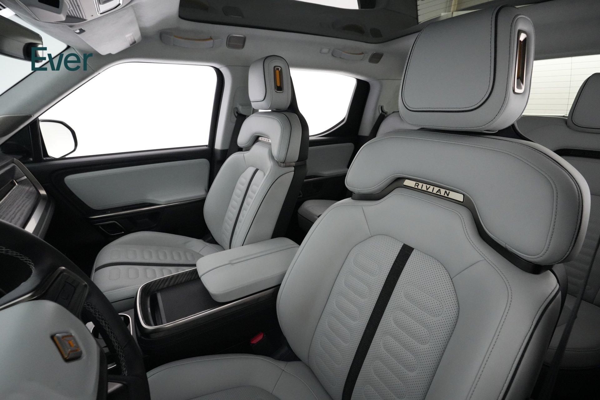 Used 2022 Rivian R1T Adventure AWD/4WD image 4