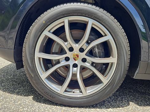 Certified 2023 Porsche Cayenne Platinum Edition AWD/4WD image 11