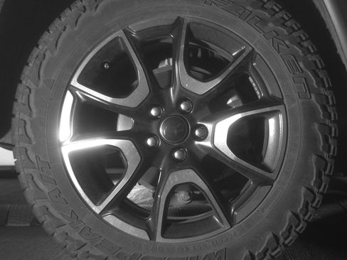 Used 2025 Jeep Compass Trailhawk AWD/4WD image 15