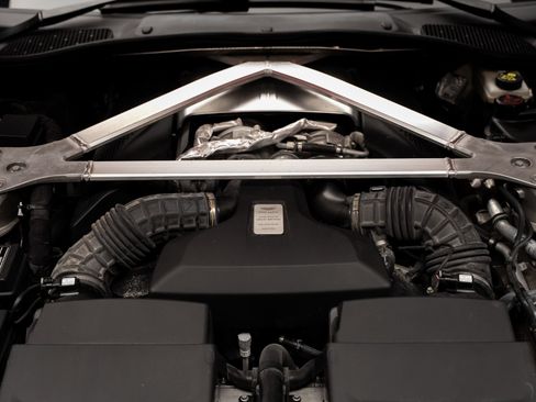 Used 2023 Aston Martin V8 Vantage Coupe RWD image 64