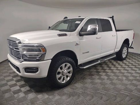 Used 2023 RAM 2500 Laramie AWD/4WD image 3