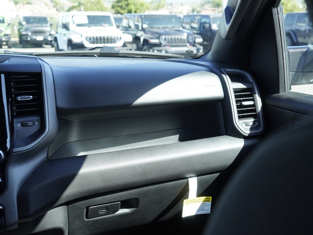 New 2026 RAM 1500 Express AWD/4WD image 33