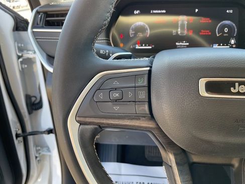 Used 2024 Jeep Grand Cherokee Limited w/ Black Appearance Package image 16