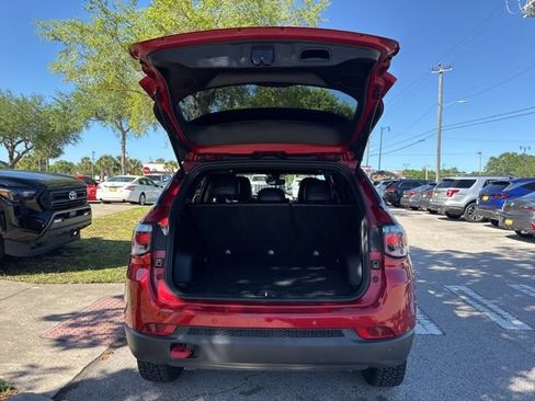 Used 2025 Jeep Compass Trailhawk AWD/4WD image 17