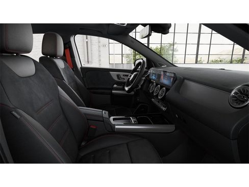 Used 2025 Mercedes-Benz GLA 35 AMG 4MATIC image 4