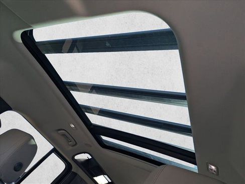 Certified 2022 Land Rover Defender 110 SE image 16