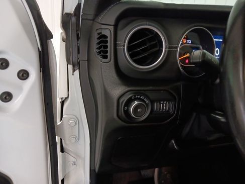 Used 2019 Jeep Wrangler Unlimited Sahara w/ Quick Order Package 24M Moab AWD/4WD image 30