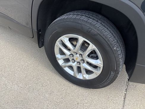 Used 2021 Chevrolet Traverse LT w/ LPO, Cargo Package image 8