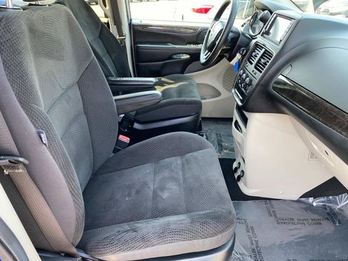 Used 2019 Dodge Grand Caravan SE image 19