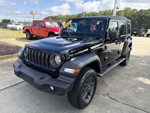 Used 2025 Jeep Wrangler Sport S image 3
