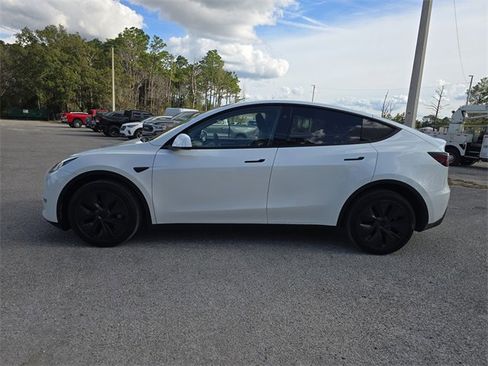 Used 2025 Tesla Model Y Long Range image 3