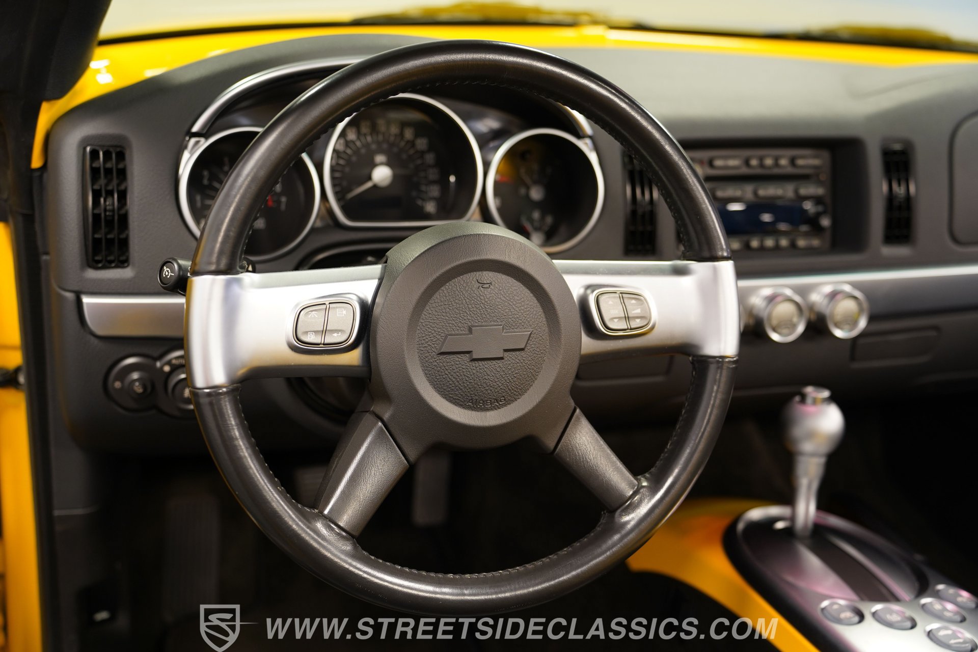 Used 2004 Chevrolet SSR w/ Preferred Equipment Group RWD image 40