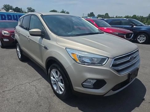 Used 2017 Ford Escape SE w/ SE Cold Weather Package FWD image 2