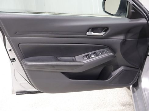 Used 2024 Nissan Altima 2.5 SV AWD/4WD image 13