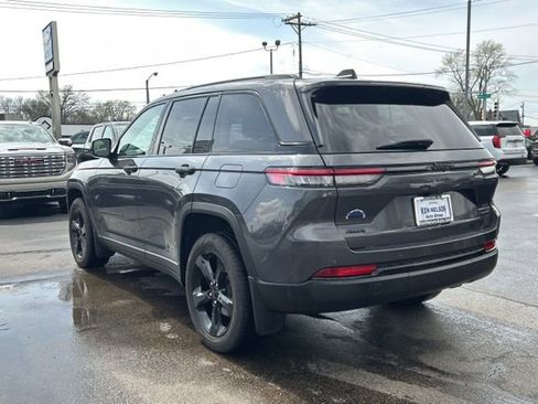 Used 2024 Jeep Grand Cherokee Limited w/ Black Appearance Package AWD/4WD image 8