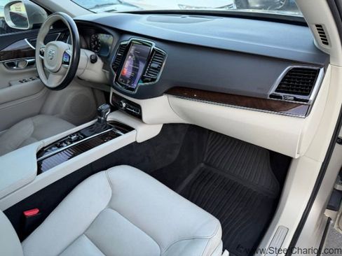 Used 2016 Volvo XC90 T6 Momentum w/ Momentum Plus Package image 21