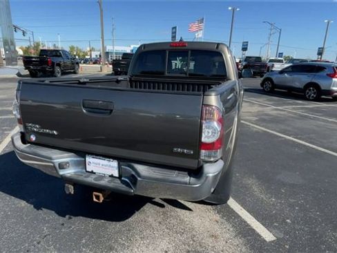 Used 2014 Toyota Tacoma 4x4 Access Cab image 9