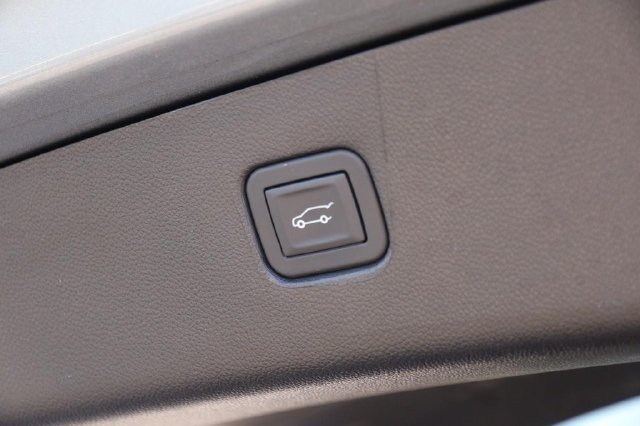 Used 2025 Chevrolet Blazer RS FWD image 8