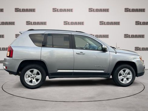Used 2017 Jeep Compass Latitude image 6