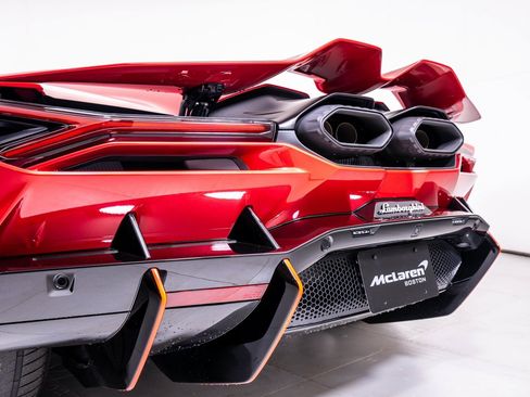 Used 2024 Lamborghini Revuelto image 12