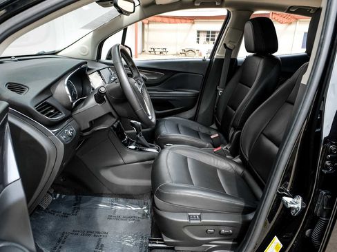 Used 2019 Buick Encore Essence w/ Experience Buick Package FWD image 4