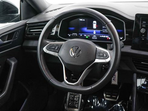 Used 2025 Volkswagen Jetta Sport FWD image 14