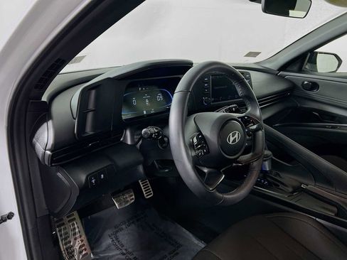 Certified 2025 Hyundai Elantra Sport FWD image 9