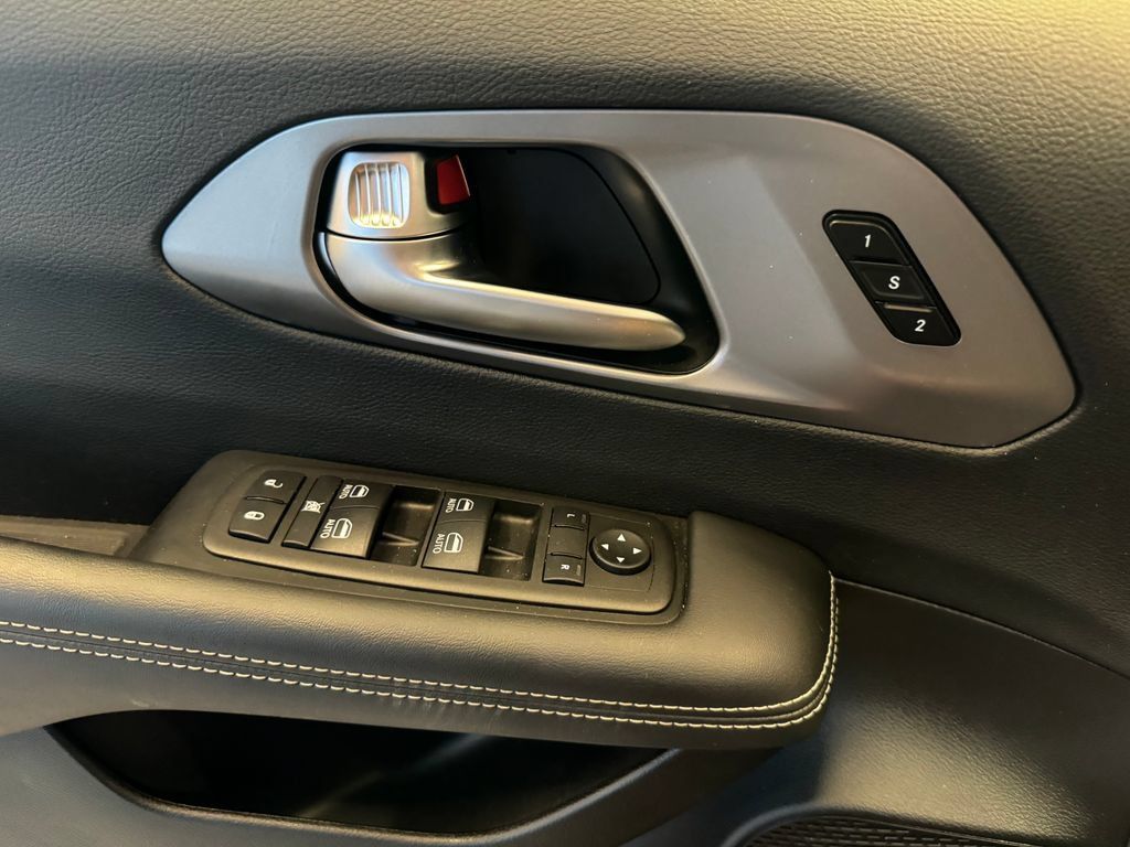 Used 2025 Chrysler Pacifica Select FWD image 20