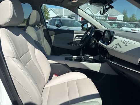 Certified 2023 Nissan Rogue SL w/ SL Premium Package AWD/4WD image 18