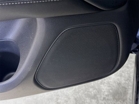 Used 2015 Nissan Pathfinder SL image 18