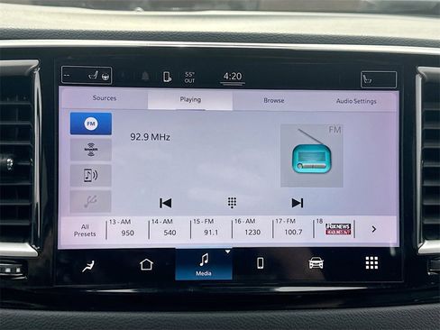 Used 2022 Chrysler Pacifica Touring-L image 14