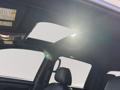 Used 2024 Nissan Titan PRO-4X w/ Pro-4x Convenience Package image 11