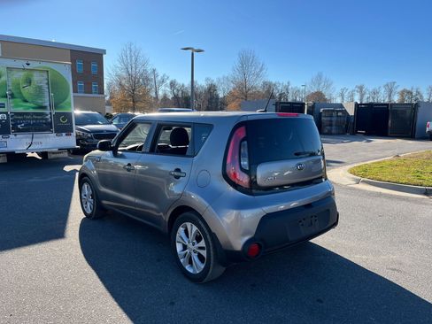 Used 2015 Kia Soul + image 6