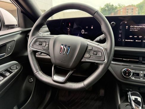 Used 2024 Buick Envista Preferred w/ Convenience I Package image 12