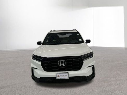 Certified 2025 Honda Pilot Black Edition image 26