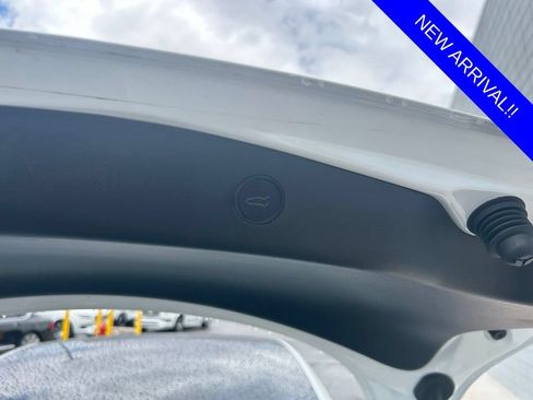 Used 2023 Tesla Model 3 Standard Range RWD image 9