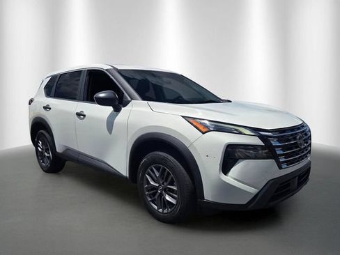 Used 2024 Nissan Rogue S FWD image 7