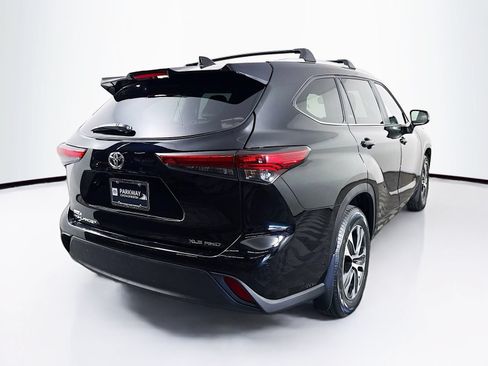 Used 2023 Toyota Highlander XLE AWD/4WD image 7
