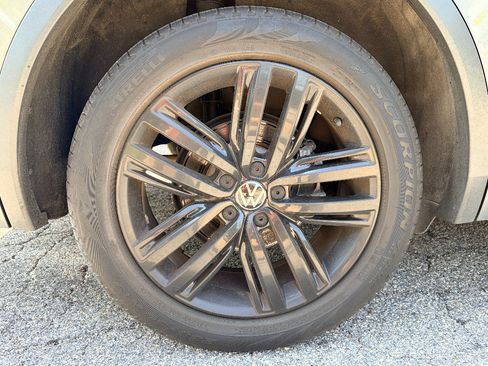 Used 2022 Volkswagen Tiguan SE R-Line AWD/4WD image 10
