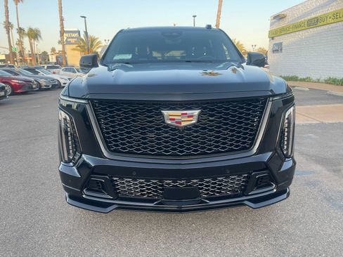 Used 2025 Cadillac Escalade ESV V AWD/4WD image 8