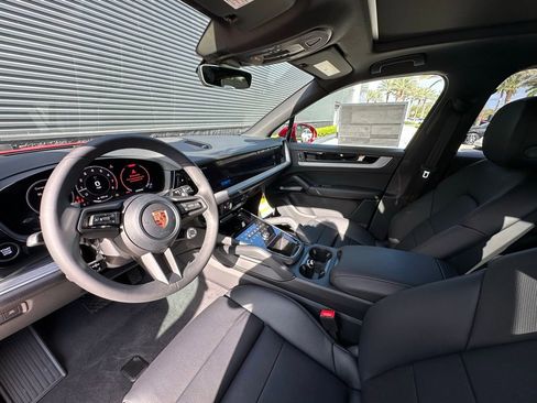 Used 2026 Porsche Cayenne AWD/4WD image 4