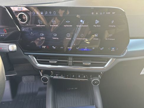 New 2026 Chevrolet Equinox EV LT image 18