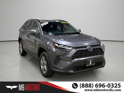 Used 2024 Toyota RAV4 LE AWD/4WD image 3