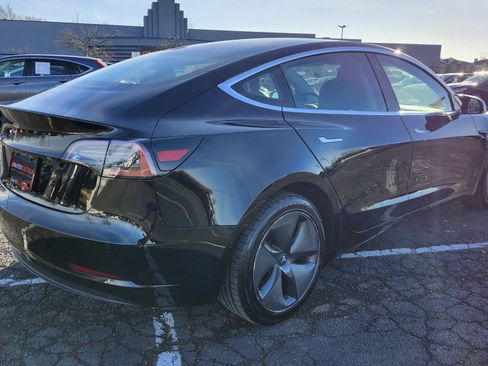 Used 2019 Tesla Model 3 Standard Range image 16