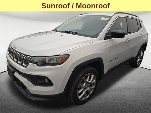 Used 2022 Jeep Compass Latitude w/ Sun and Sound Group AWD/4WD image 4