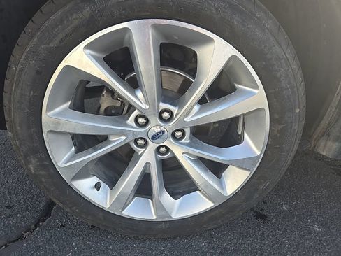 Used 2023 Ford Explorer Platinum w/ Technology Package image 38